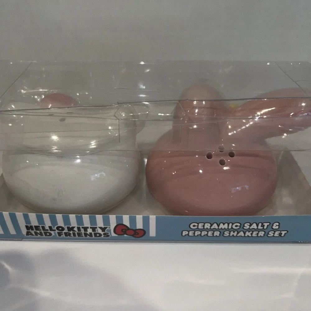 Hello Kitty And Friends Ceramic Salt And Pepper Shakers Pink White Round‎ NEW